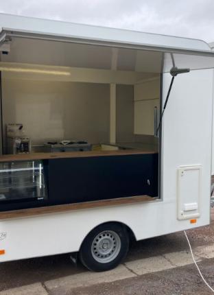 Aménagement d'une remorque foodtruck pour plat traditionnel par Laromorque