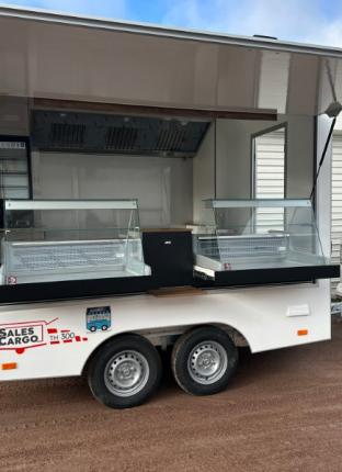 Aménagement d'un foodtruck pour de la restauration chinoise par Laromorque