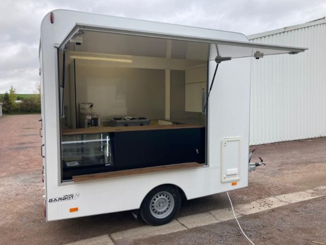 Aménagement d'une remorque foodtruck pour plat traditionnel par Laromorque