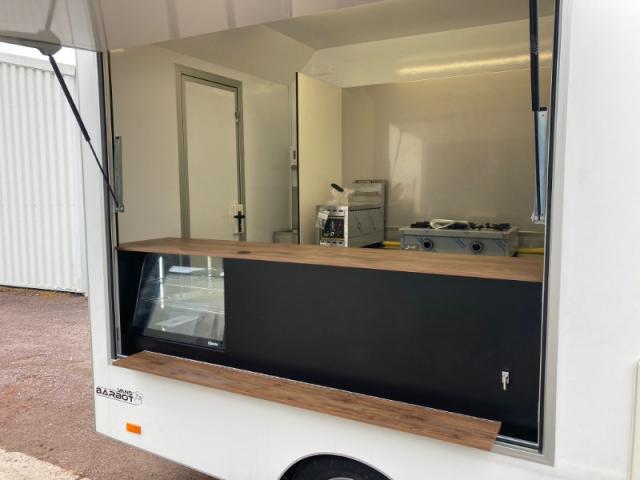 Aménagement d'une remorque foodtruck pour plat traditionnel par Laromorque