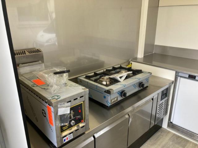 Aménagement d'une remorque foodtruck pour plat traditionnel par Laromorque