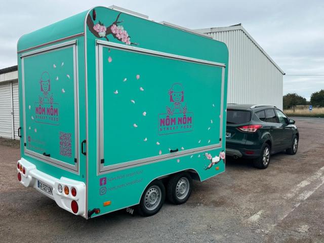Aménagement d'une remorque foodtruck pour de la restauration antillaise par Laromorque
