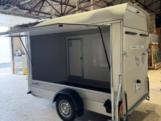 Aménagement d'une remorque Foodtruck pour vente de poulet