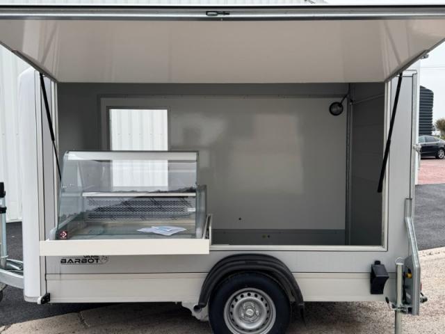 Aménagement d'une remorque Foodtruck pour vente de poulet