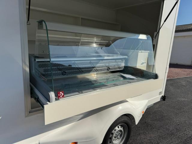 Aménagement d'une remorque foodtruck pour plat traditionnel par Laromorque